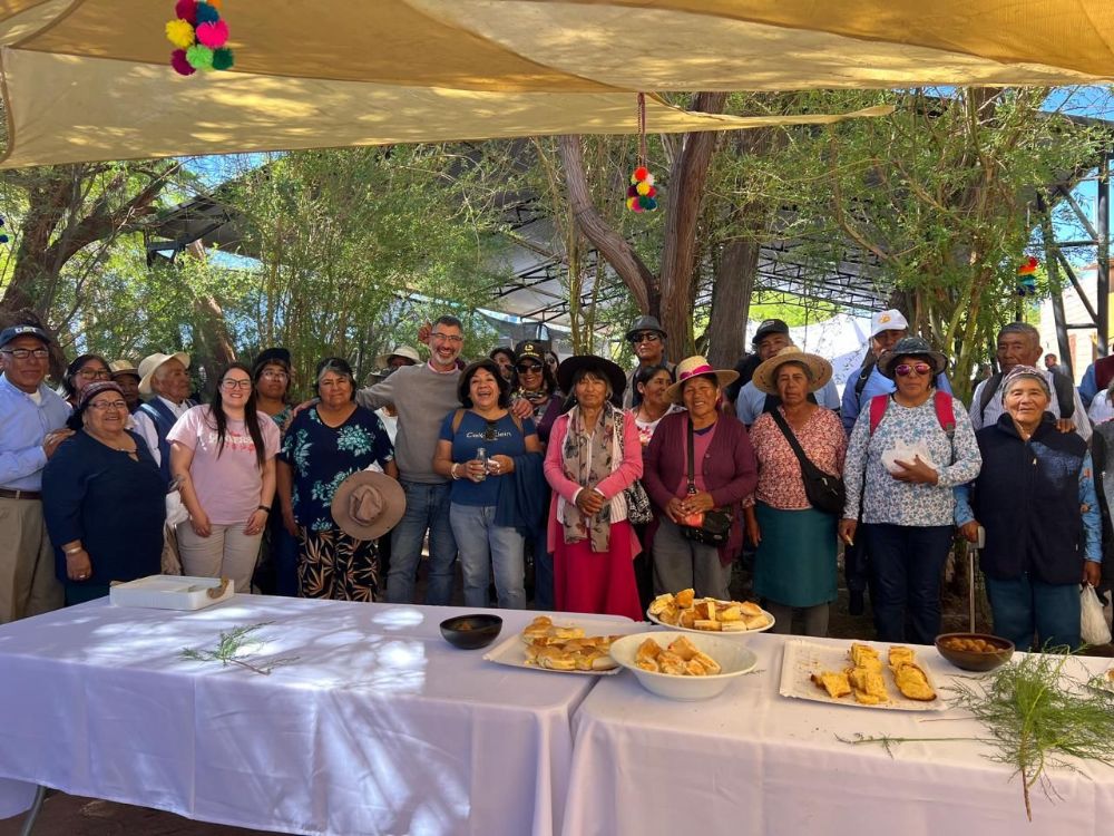 "El ecotipo de este maíz es un patrimonio local. No estamos hablando de una herencia que sea de cabras o de dinero. Son las mazorcas de maíz, es el material genético que utilizaba su abuelo y que ellos y ellas protegen como un gran tesoro", indica el profesor Paneque.